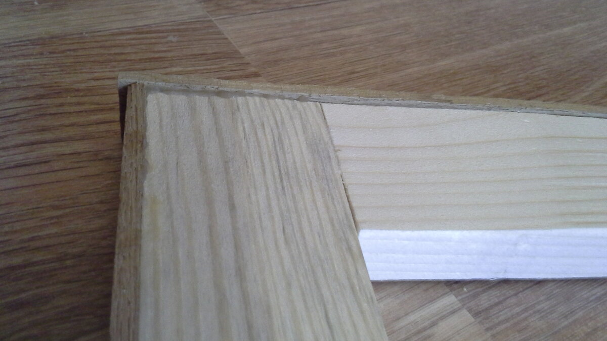 Выступающие края наклеенного шпона