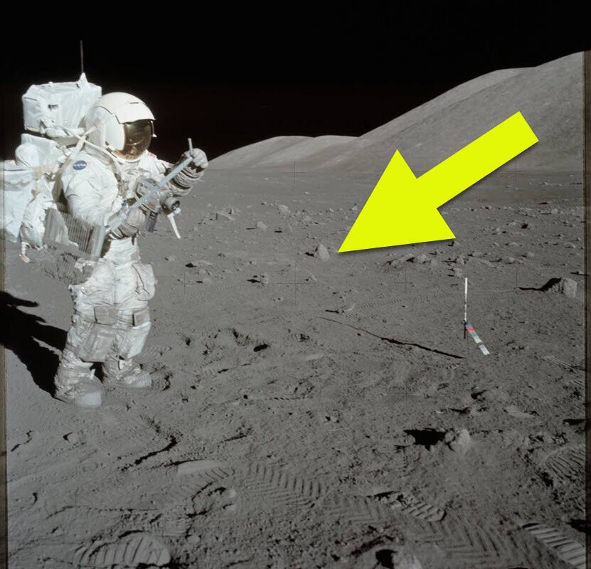 Самые последние образцы Луны были получены с Аполлона 17 в 1972 году. 
NASA/Eugene A. Cernan
