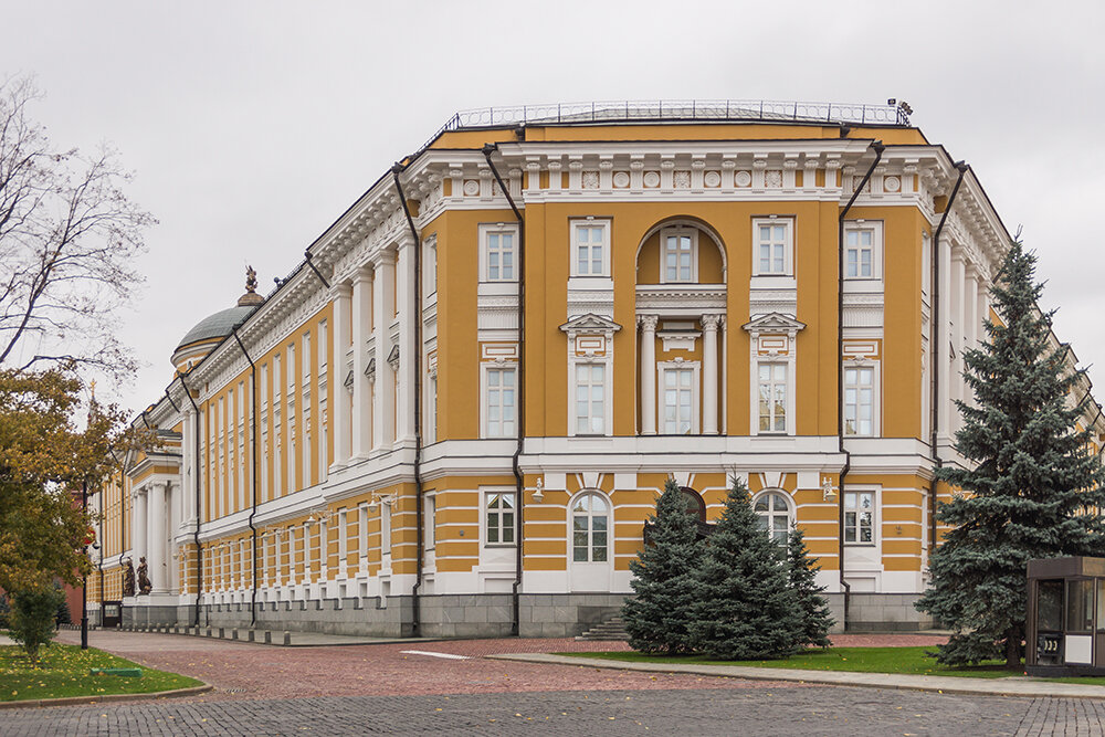 Здание сената стиль. Сенатский дворец Московского Кремля. Здание Сената в Московском Кремле 1776 1787. Сенатский дворец резиденция президента. М Казаков здание Сената в Кремле.