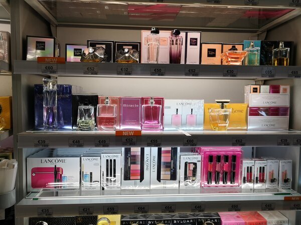 Дютифри парфюмерия. Дютифри анталия. Дютифри парфюмерия. Магазины беспошлинной торговли в аэропорту. Дютифри парфюмерия.