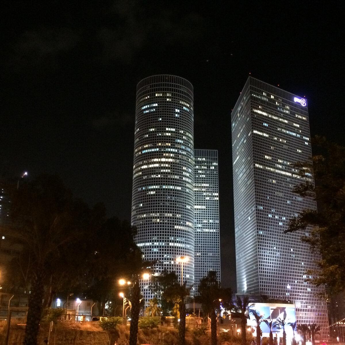 небоскребы на Afi Square