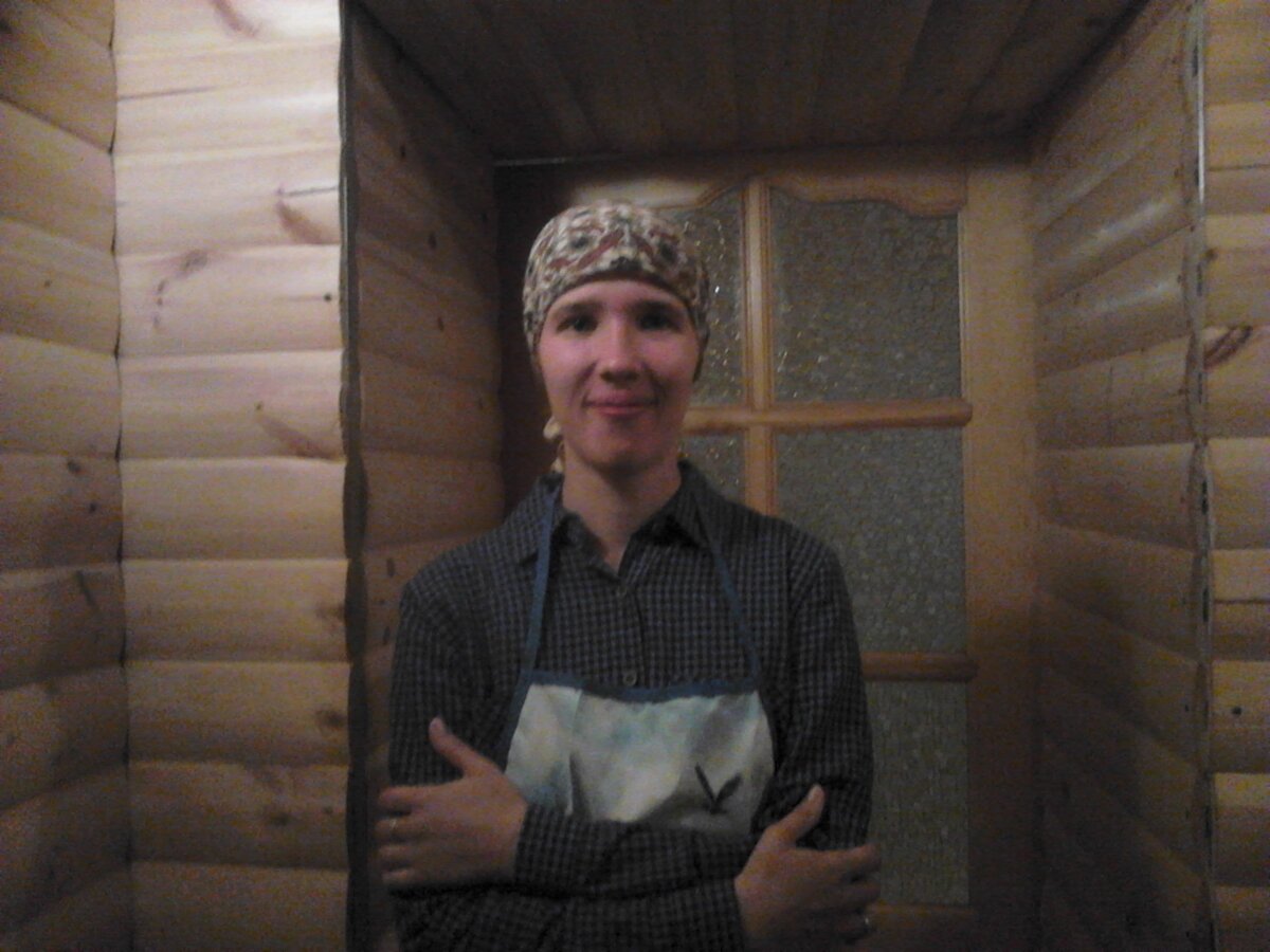 Дом. Для каждого из нас это не просто слово. Дом - это место, где мы находим пожалуй все, что нужно для счастливой жизни. Дом - это там, где нас любят и ждут. Дом - это не только стены, дом это люди. И именно о людях мы и поговорим сегодня.

Для кого-то дом - это родители, для кого-то супруг (супруга), дети. Так или иначе, дом - это люди. Насколько крепкие и любящие отношения у нас в стенах родного дома, настолько много у нас сил и возможностей справляться с внешними житейскими бурями.

Как сохранить отношения с самыми близкими людьми? Как сохранить ясную погоду в доме?

Часто так случается, что мы в поисках счастья и любви - отправляемся в другие города, страны, да хоть бы и на луну ;) - лишь бы встретить ее - любовь! О, сколько мы успеваем наделать глупостей в поисках “призрачного счастья”... А потом и вовсе обнаруживается, что счастье - оно было всегда рядом! Настолько близко, что удивляешься, когда понимаешь это! Так важно вовремя понять, что..

Счастье - оно ближе чем мы думаем.

Внутри нас самих и в тех, кто нас окружает на протяжении нашей жизни. Люди, с которыми неразрывно связана большая часть нашей жизни. Кто-то присутствует с нами от рождения, кого-то мы встречаем по жизни.

И это огромная радость делить свою жизнь с теми, кому ты дорог! С теми, кто ради тебя не жалеет ни времени, ни сил.. Тех, кто может посвятить самого себя - во имя любви к тебе!

Как же не обижать тех, кто ради нас готов на многое, а пожалуй и на все?

Конечно, без конфликтов в нашей жизни не обходится. Время летит неумолимо, и каждый человек стремится успеть найти свое счастье, реализовать свои способности и таланты.

На этом пути, у неокрепших душ - случаются внутренние противоречия и споры. В такие периоды нужно стараться с любовью объяснить близким людям, что сейчас вам потребуется какое-то время, чтобы наладить мир внутри себя.

Как правило, близкие люди с пониманием относятся к тому, что происходит в нашей жизни. Важно только найти правильные слова, чтобы объяснить им. А возможно и попросить помощи. Ведь вместе - любая беда, не беда, а проблема - пол дела.

Правильным будет сказать: "В последнее время я не понимаю, что со мной происходит. Пожалуйста, потерпи, я постараюсь как можно скорее решить эту ситуацию." Или: "Мне не приятно, когда близкие люди не слышат и не понимают меня." Когда мы говорим с близкими от первого лица, у нас получается объяснить свои переживания, не обижая их при этом.

Не допускаются фразы вроде: Это ты виноват, что.. Ты меня не понимаешь.. и тому подобные..

Звучат такие слова больно и неприятно. А наши близкие - это именно те люди, ради которых мы наполняем смыслом нашу жизнь и которые наполняют нас смыслом жить! Все самые великие открытия начинаются с любви! Любви тех, кто рядом!

Берегите близких! И любите! Времени на что-то другое - просто нет!

P.S: Статья носит общий, ознакомительный характер. Каждый отдельный случай необходимо разбирать на индивидуальной консультации.

С уважением, педагог-психолог, Богатырева Катерина.
