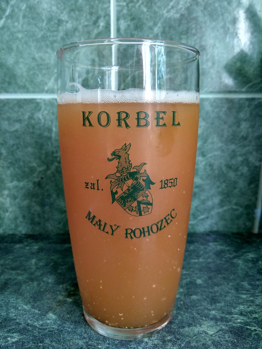 Бокал из коллекции, добыт в Праге.