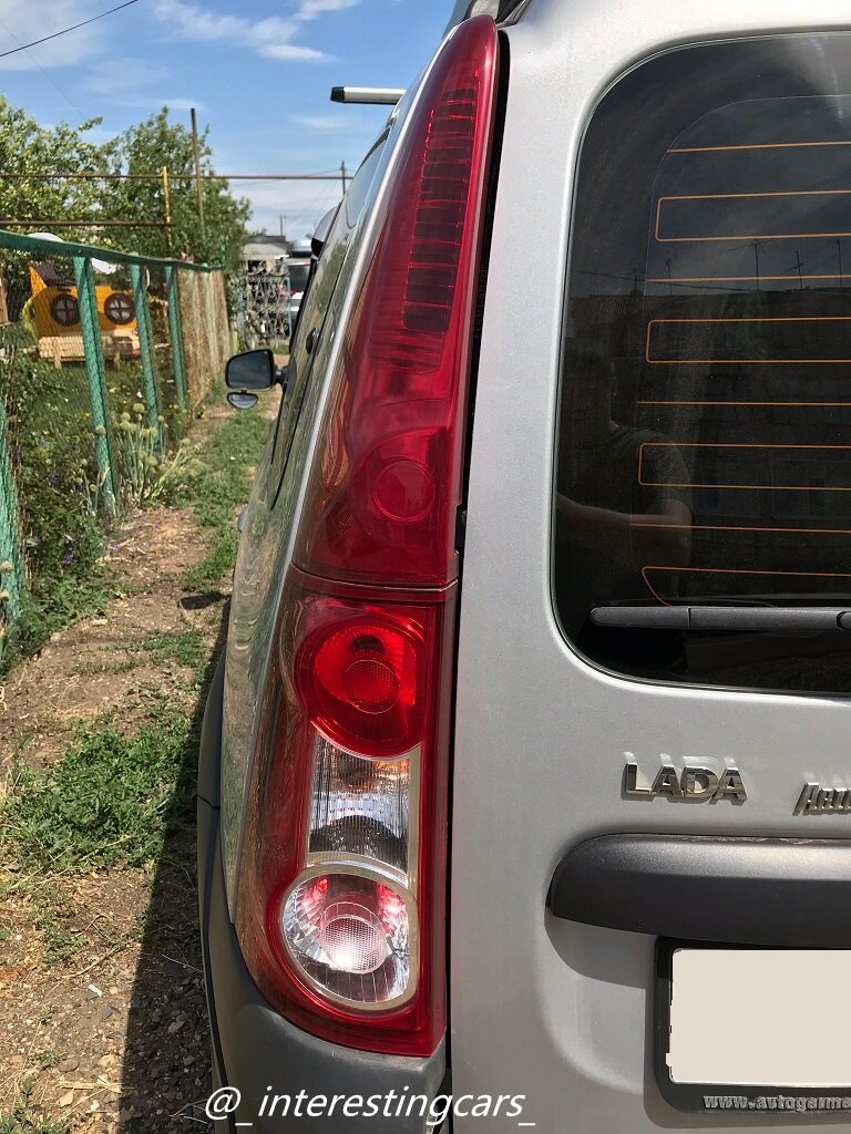  Дополнительные задние фонари 
 