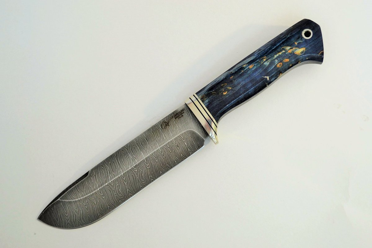 Нож "Буйвол" с клинком из дамасской стали, рукоять с огранкой из стабилизированного дерева с мельхиором