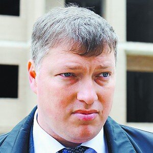 — Сейчас у нас возводится 120 жилых домов, и большая часть из них будет завершена по старым правилам — эти объекты уже готовы более чем на 30%, — ​вводит в курс дела Вирков. — Но есть и проблемные дома. Сейчас у нас из 18 таких объектов по трём разрешение на строительство не выдавалось вообще. И специально для такой категории дольщиков, строительство жилья которых даже не начиналось, мы разработали областной закон о предоставлении компенсационных земельных участков.