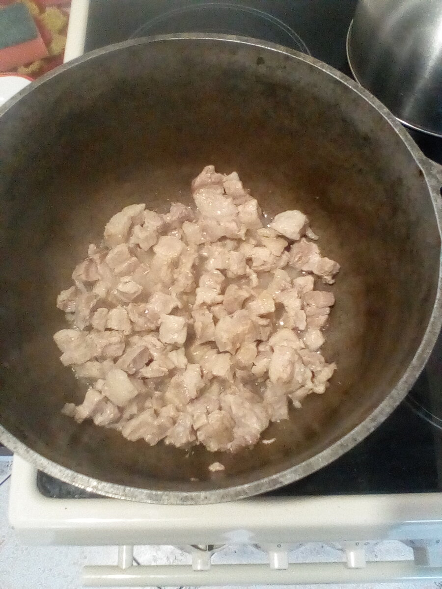 вытапливаем жир и выпариваем лишнюю воду из мяса