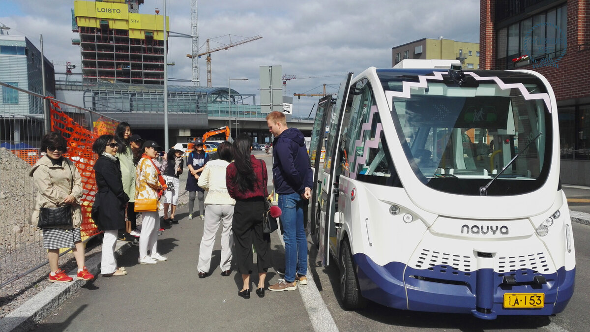 Остановка возле метро Kalasatama и ТЦ REDI