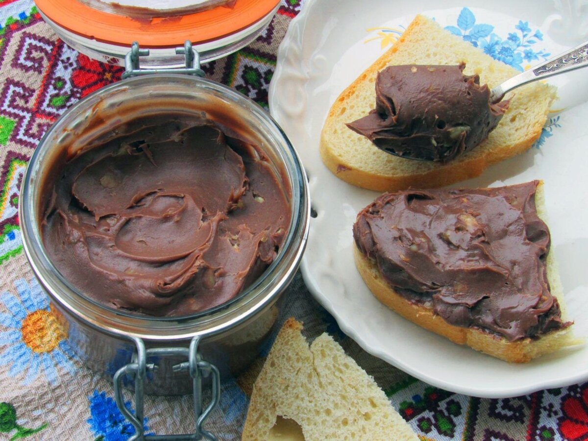 Домашняя шоколадная паста с орехами на сгущёнке - пошаговый рецепт с фото.