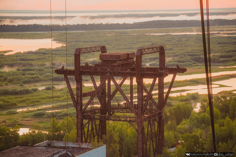 Поднялся на крышу 5-го энергоблока Чернобыльской АЭС! Фон сводил с ума!
