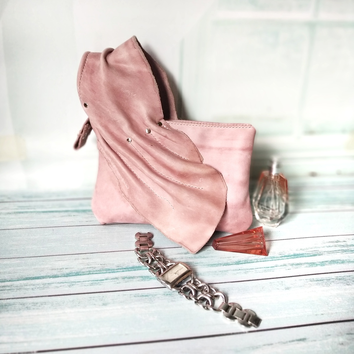 Мне говорят, что не стоит фантазировать и шить не понятно что). Шить нужно такие сумки, которые нравятся большинству.