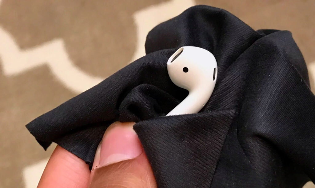 Что делать если наушники AirPods упали в воду