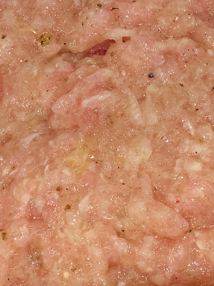 Грудка  с  яйцом , луком и специями