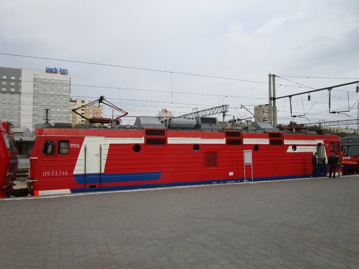 Электровоз ЭП1-362 на станции Волгоград-I
