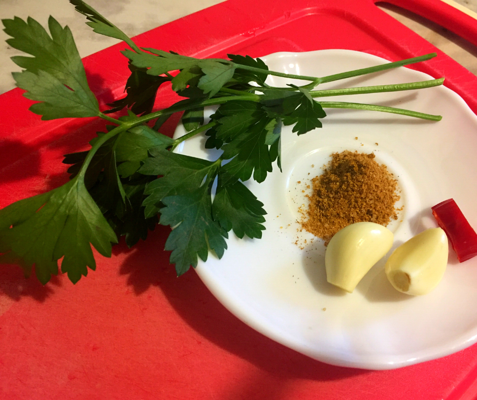 Вы можете добавлять любые специи, свежую мелко порезанную зелень, острый перец - только тогда такая пангритата готовится на 1 раз, для долгого хранения она не подойдет