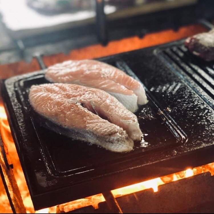 Процесс приготовления рыбы на Каменном Гриле VasilevGrill!