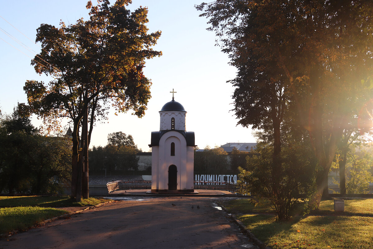 Вид от отеля на Ольгинскую часовню