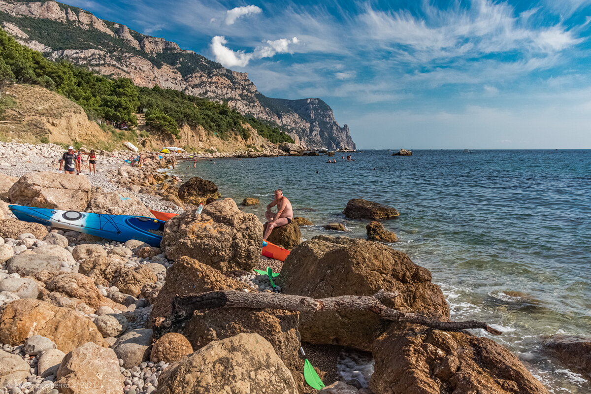 5 лет крыму. Аязьма Крым. Балаклава 2022 Крым. Мыс Айя пляж Робинзон. Малахитовый пляж Крым.