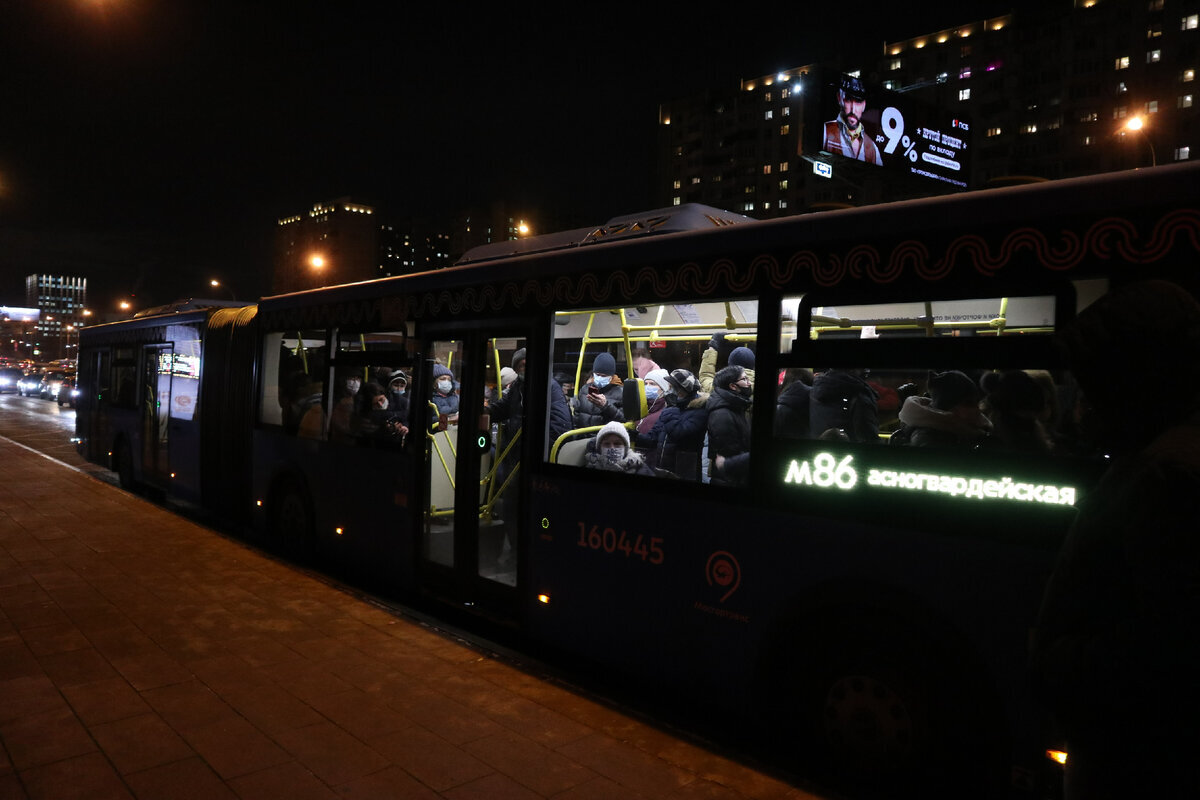 Расчет в московских автобусах. Автобус 446 хвойный