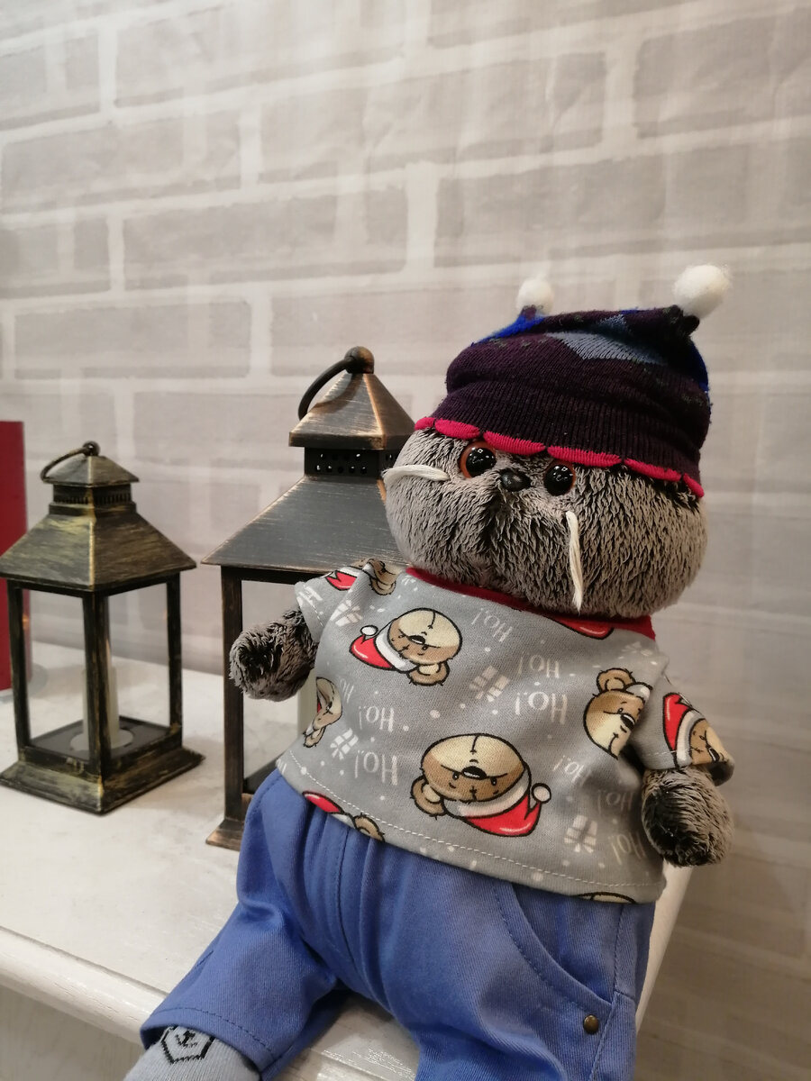 Футболка и джинсы от неё. 