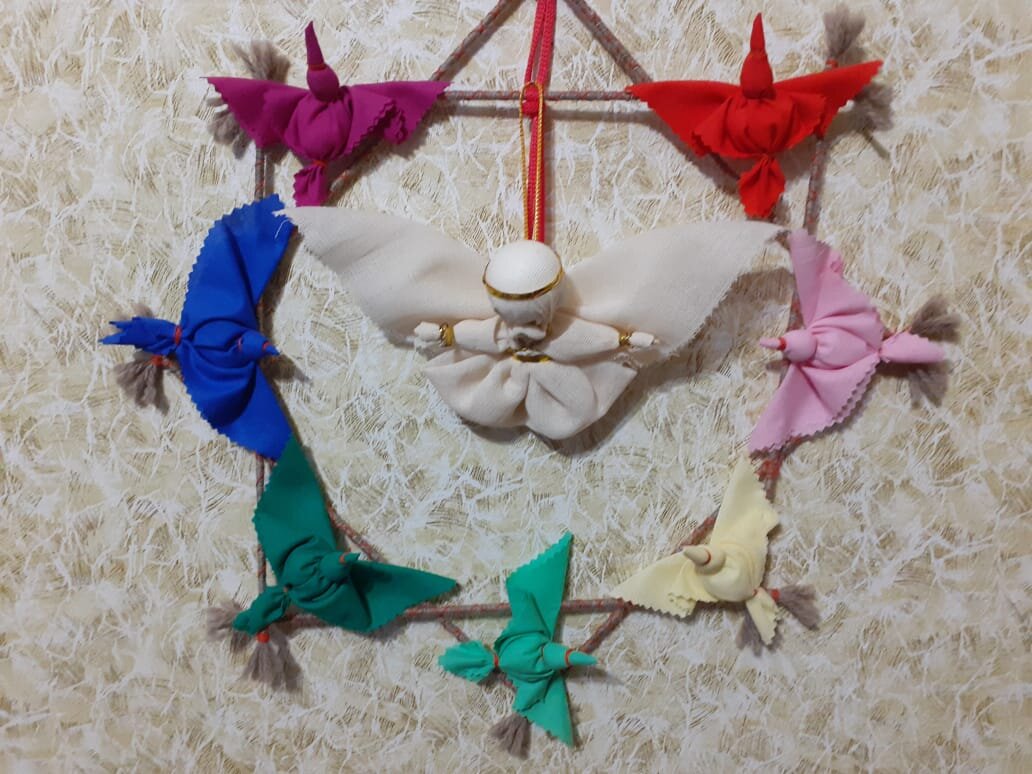 Окно радости - привлекает в дом радость. В центре Окна Ангел - личный оберег человека