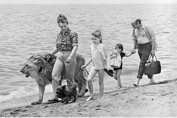 Семья Бекберовых со своими питомцами