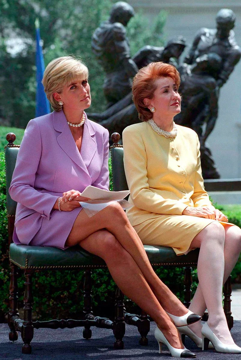 принцесса кейт миддлтон. сидеть по этикету. сидеть по этикету.