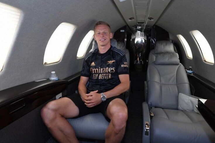 🔴25-летний украинский полузащитник Александр Зинченко высказался о переходе из «Манчестер Сити» в лондонский «Арсенал». 
🔴«Прежде всего я хотел бы сказать, что оказаться в «Арсенале» — это мечта моего детства, ставшая реальностью. Здесь играли Тьерри Анри и молодой Франсеск Фабрегас, я просто наслаждался просмотром этих игр, того «Арсенала». И, очевидно, тогда я полюбил этот клуб, поэтому я так взволнован и не могу дождаться, когда смогу выйти на поле.

🔴Фото в футболке «Арсенала» в социальных сетях? Да, я помню, это было ещё в Донецке, когда я учился в академии «Шахтёра», и, как я уже говорил, это мечта, ставшая явью», — приводит слова Зинченко пресс-служба «Арсенала» на официальном сайте.

🔴Напомним, Зинченко перешёл в «Манчестер Сити» из «Уфы» летом 2016 года. Сезон-2016/2017 он провёл в голландском «ПСВ Эйндховен», затем выступал за «горожан». В составе «Манчестер Сити» Зинченко провёл 127 матчей, в которых отметился двумя голами и 12 результативными передачами. С клубом из Манчестера футболист четырежды выигрывал АПЛ и стал финалистом Лиги чемпионов в сезоне-2020/2021.