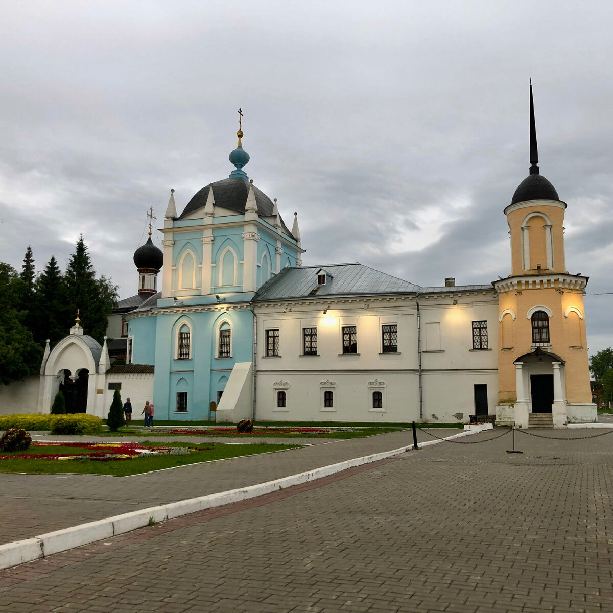 Особенно хорошо гулять здесь в тёплые летние вечера (фото автора)