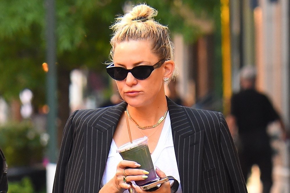     С чем носить джинсы в офис — показывает Кейт Хадсон