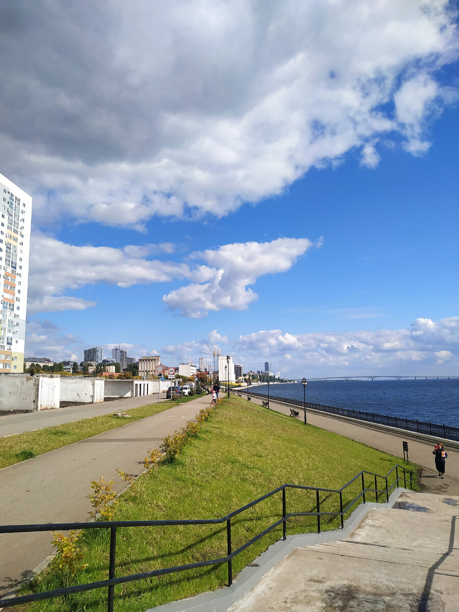 В эти жаркие дни хочется чего-нибудь близкого к воде)) И потому о визитной карточке нашего города - Набережной Космонавтов, благо как раз заканчивается ее реконструкция, ну и о новом пляже.-29