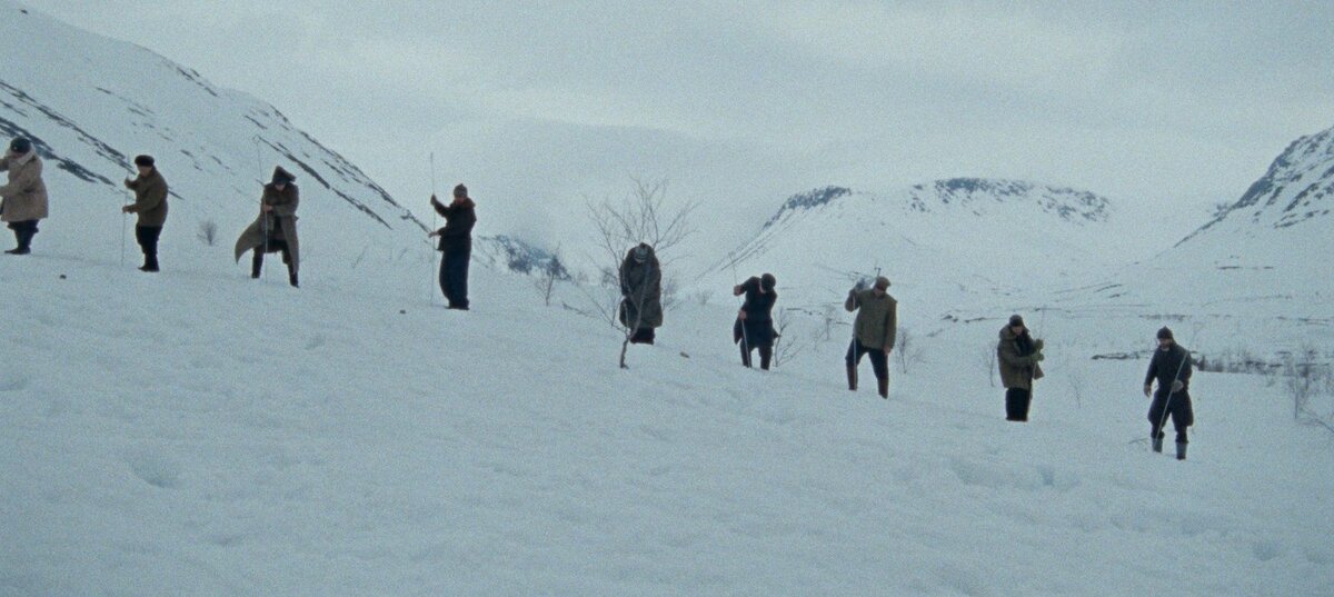 Саспенс удался - кожей чувствуешь опасность, подстерегающую на каждом шагу.