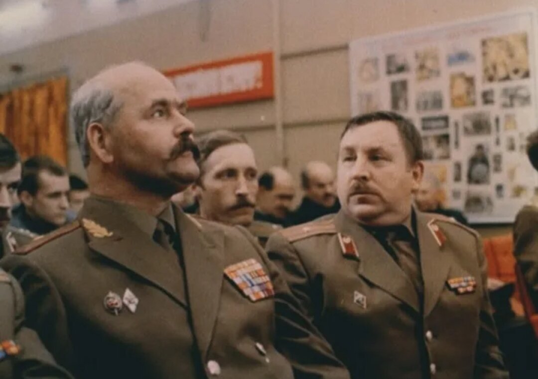 Комедия строго режима. Комедия строгого режима (фильм 1992 hd). Комедия строго режима. Комедия строгого режима 1992. Комедия строго режима.