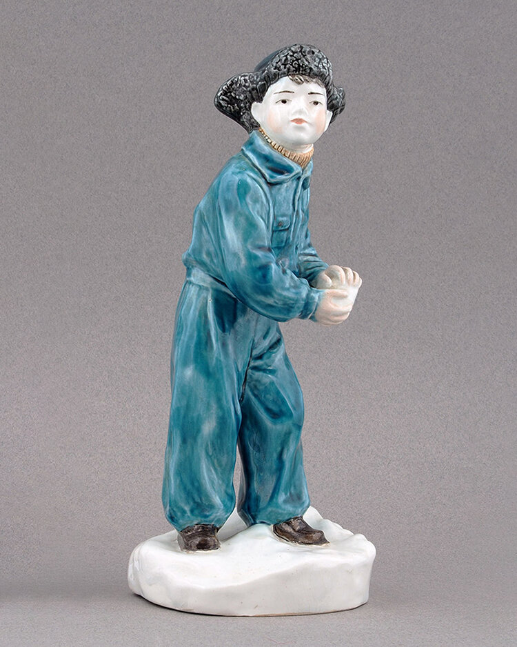 Скульптура «Мальчик со снежком». 1955 год, Конаковский фаянсовый завод им. М.И. Калинина. Автор Мария Петровна Холодная