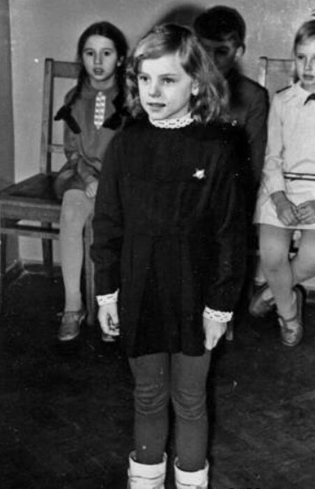  Лариса Шахворостова в детстве. / Фото: www.shakhvorostova.ru