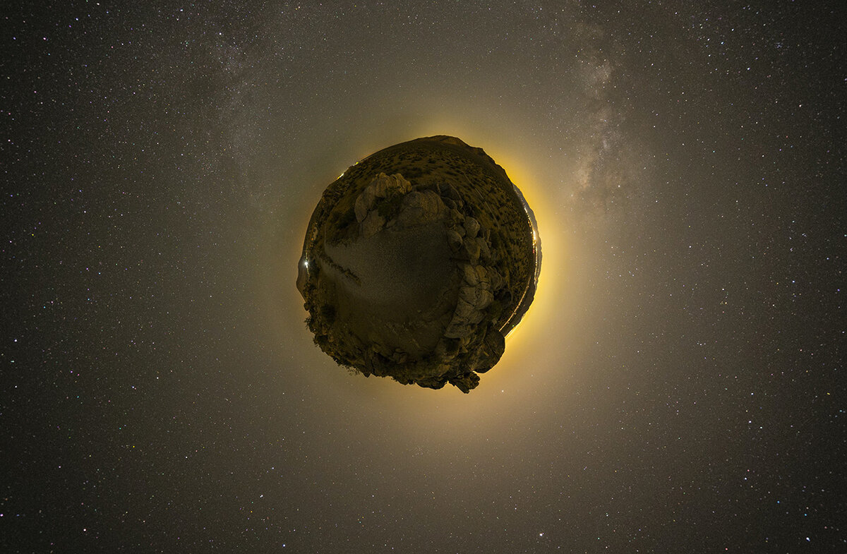 По мнению NASA, эти астероиды не несут опасности для планеты.  Фото: unsplash.com