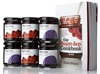 Фрейзер Доэрти (Fraser Doherty): производство джема.
Основатель крупной компании по производству джема. Начинал учиться варить и продавать джем у своей бабушки еще в возрасте 14 лет. В 16 лет создал рецепт приготовления вкуснейшего диетического джема без сахара и заменителей на основе натуральных ингредиентов. Эта инновация позволила привлечь инвесторов и масштабно увеличить производство, из-за которого ему пришлось бросить школу.