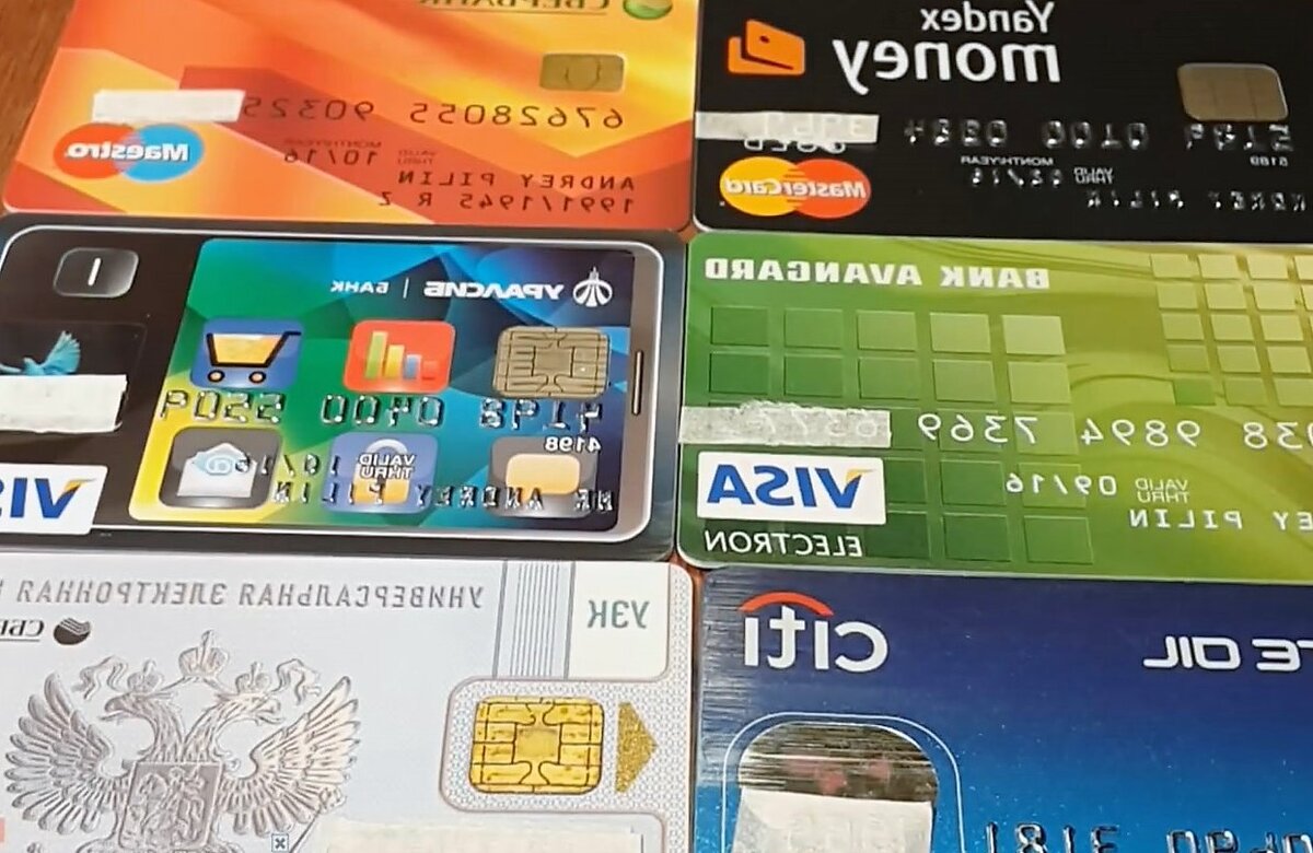 Телефон в виде кредитной карты. Какая банковская карта лучше для подростка. Какие кредитные карты бывают в Нидерландах.