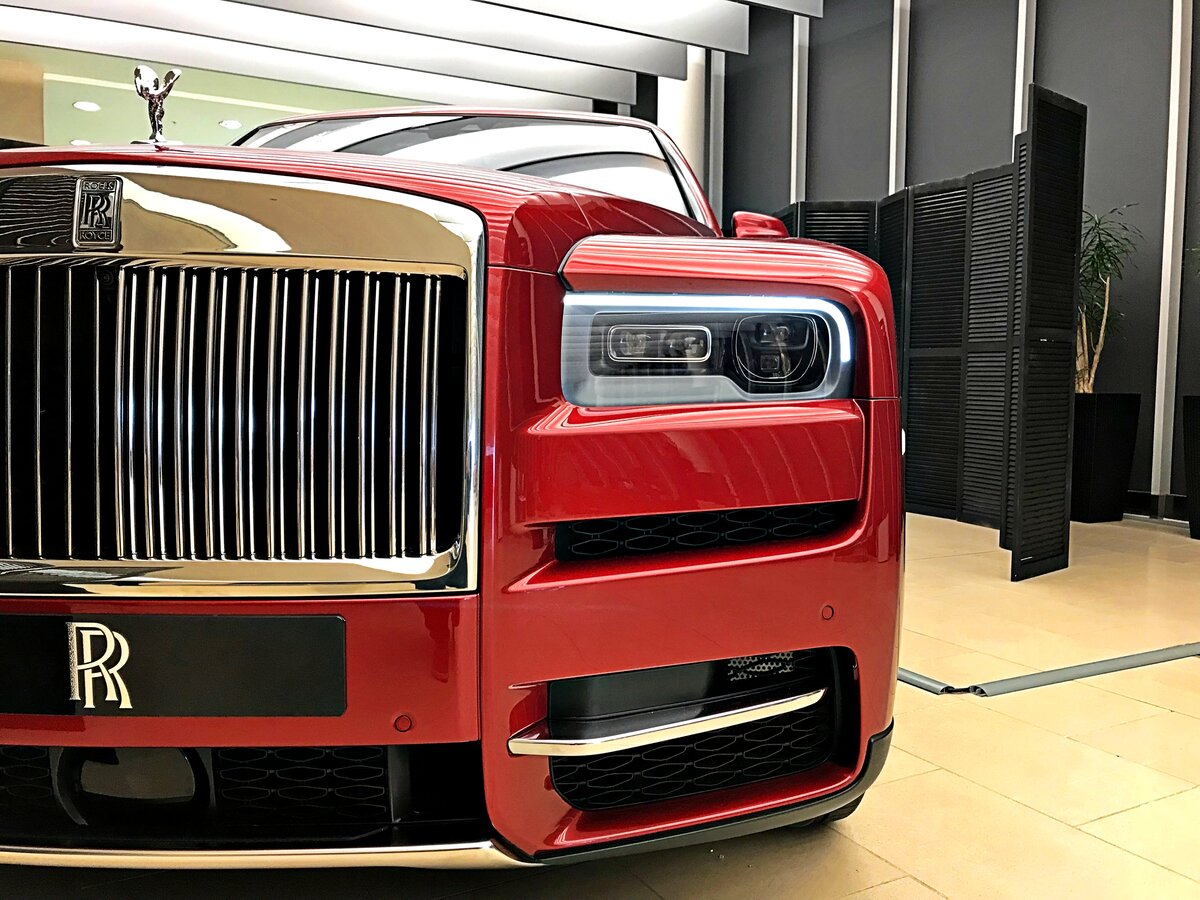 Король едет. Живой обзор самого роскошного внедорожника в мире —  Rolls-Royce Cullinan | Виктор Смеюха | Дзен