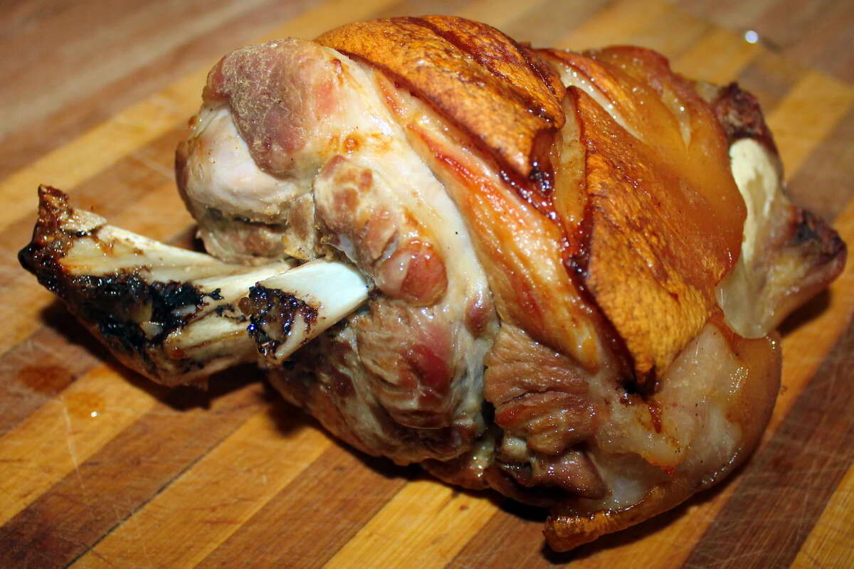 Свинина рулька запеченная в духовке рецепт с фото
