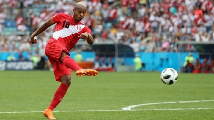 Каррильо забивает первый гол в ворота Австралии. Фото: официальный сайт ФИФА