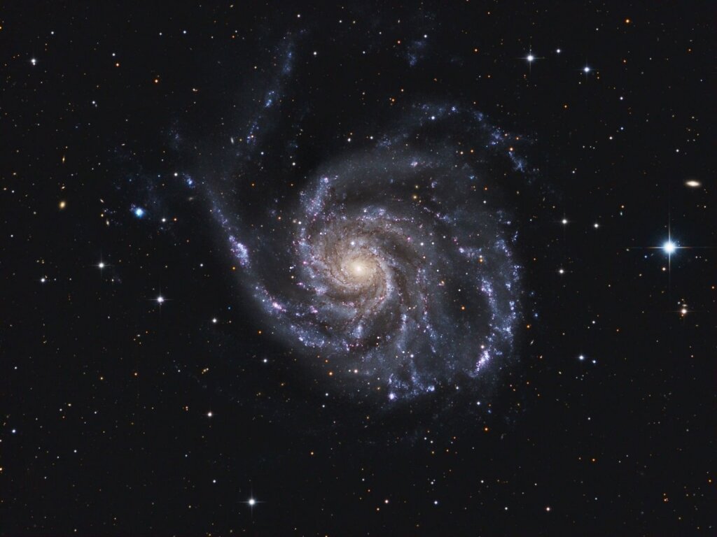 Созвездие гончие псы. Галактика m101 вертушка. Спиральные Галактики м 101. Галактика вертушка m101 звезды. M101 Galaxy