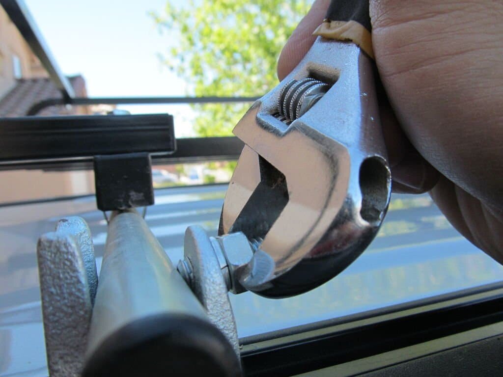 Монтаж багажника на крышу автомобиля своими руками