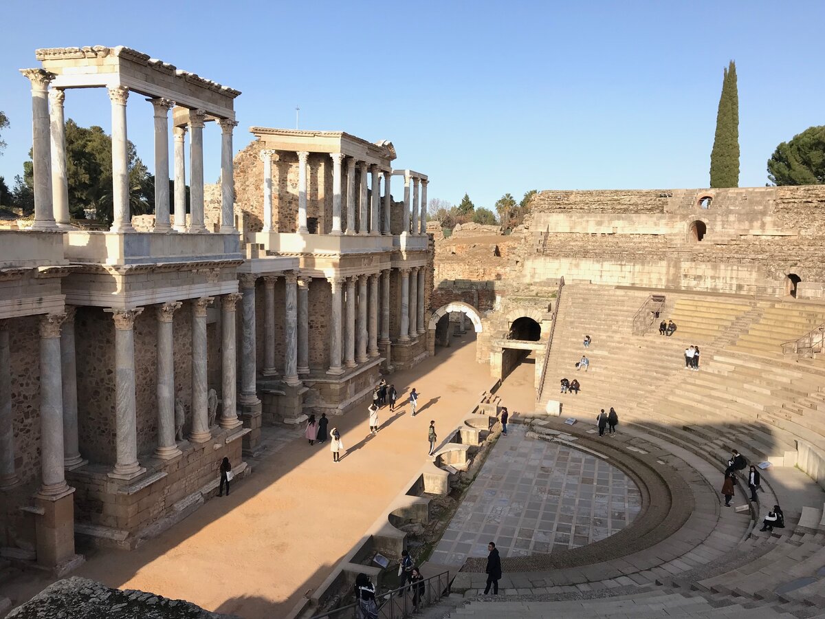 Римский театр (Teatro Romano)