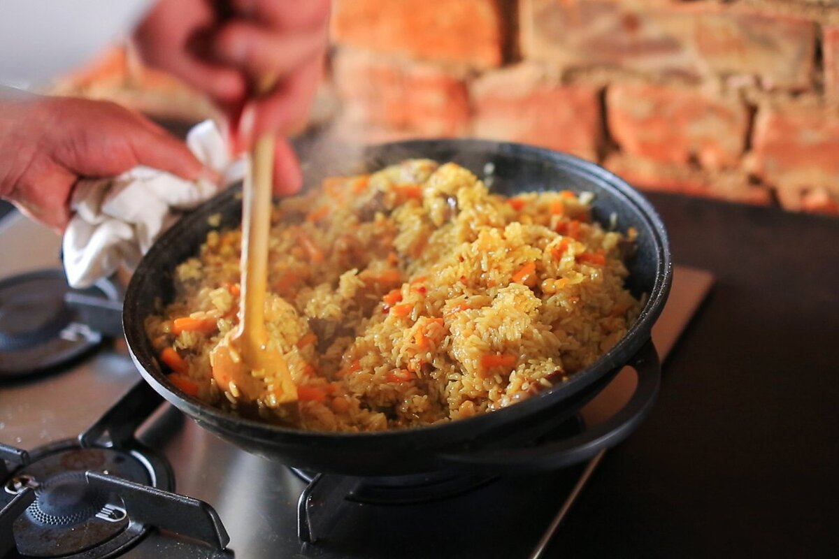 Плов в духовке со свининой, вкусный рецепт в казане