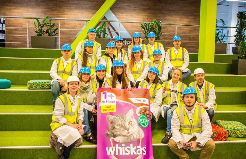 Блогеры на производстве MARS. Фото: Олег Сидоров