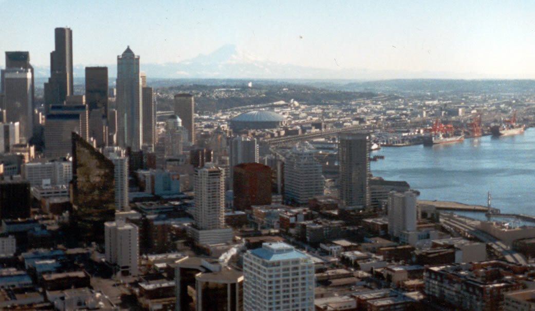 Вид на Сиэтл с башни Space Needle