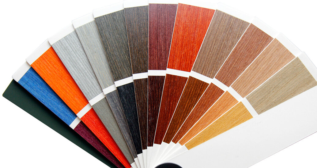 Каждый интерьер оформлен индивидуально, кто то хочет чтобы отделка была натуральной под лак, кто то выбирает эмаль. Но только морилки и пропитки подчеркнут текстуру и изящество любого массива дерева.