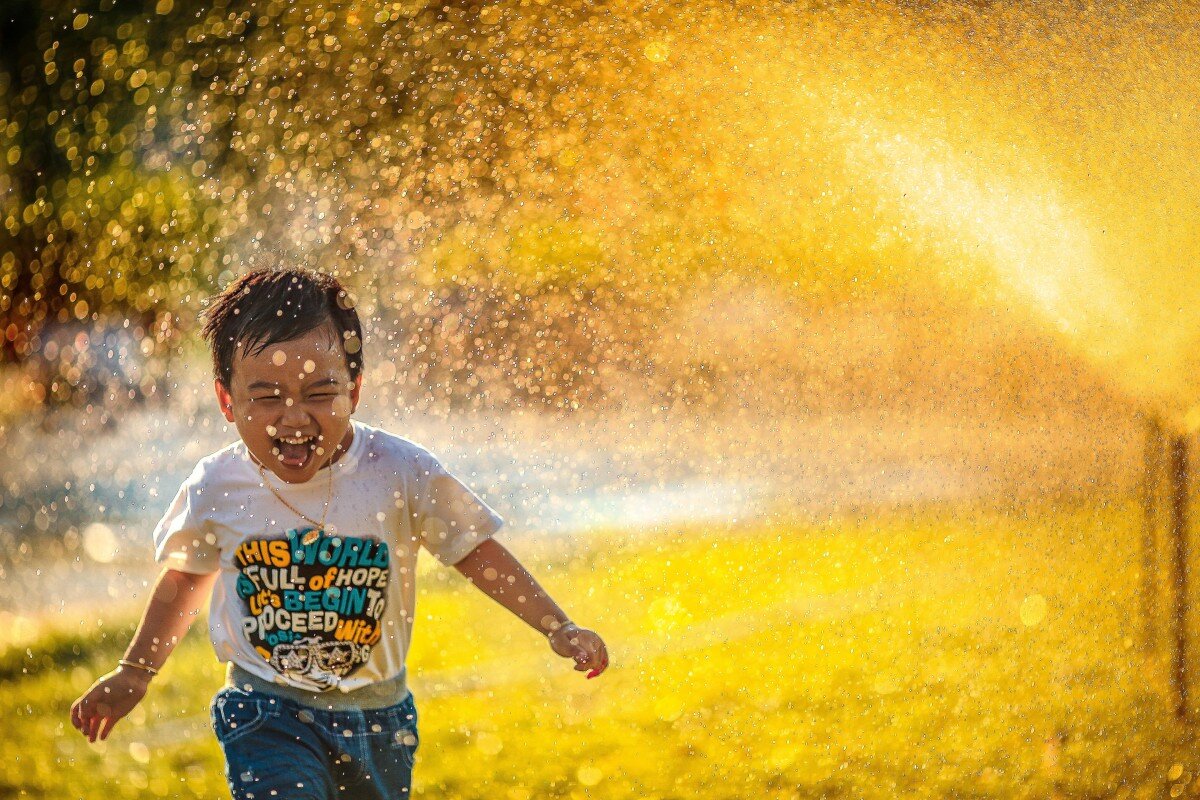 фото:https://c.pxhere.com/photos/c3/43/child_kid_childhood_running_water-1409582.jpg!d