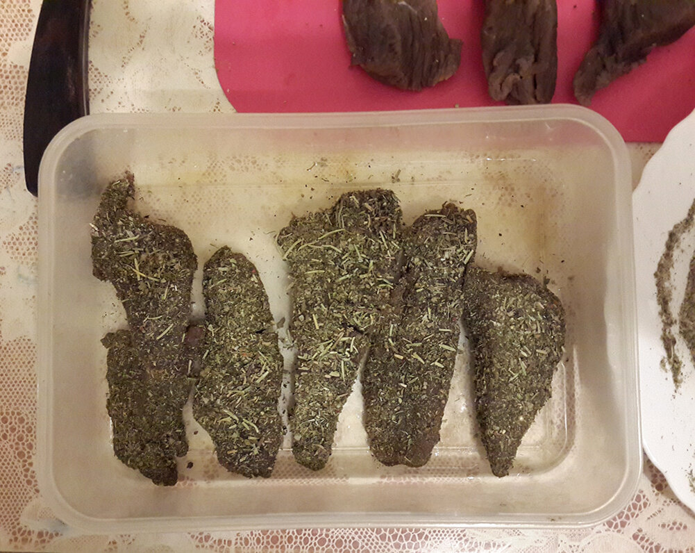 Обваленное в приправах мясо